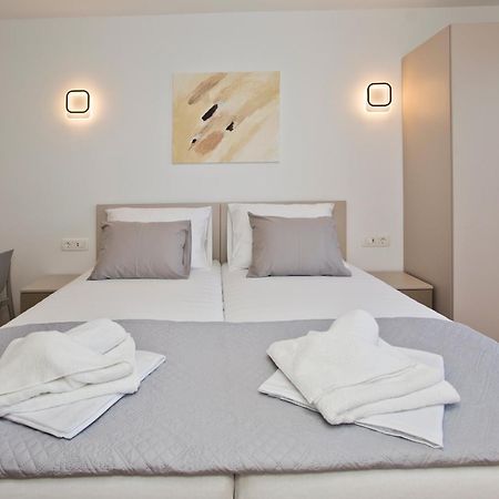 Luka'S Lodge Guesthouse & Hostel Хвар Екстер'єр фото
