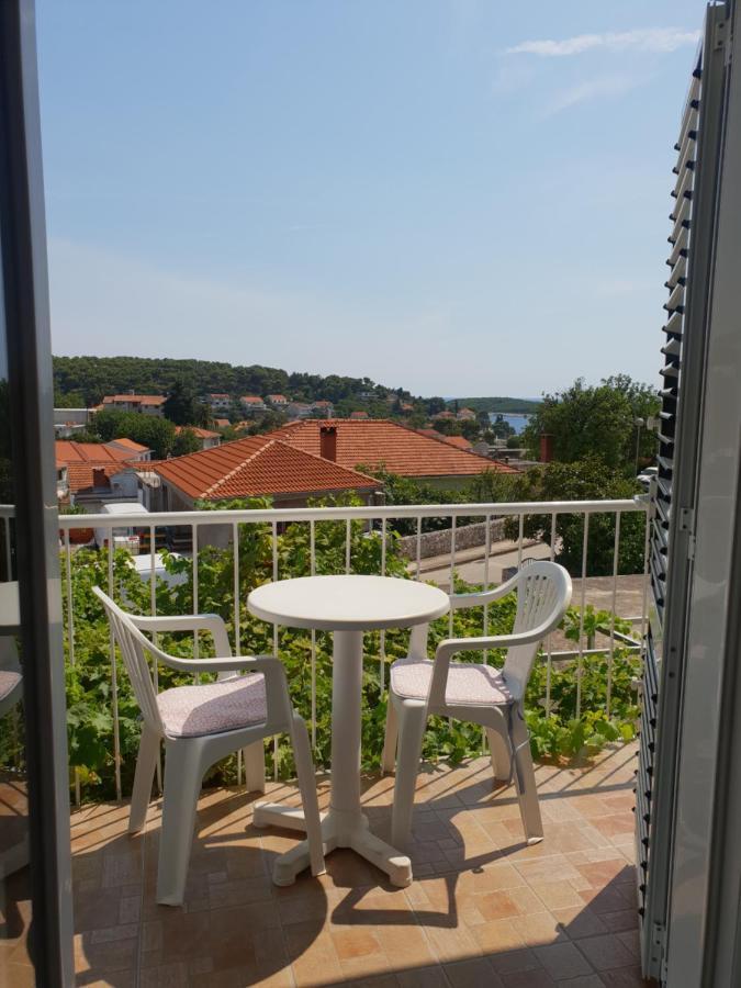 Luka'S Lodge Guesthouse & Hostel Хвар Екстер'єр фото