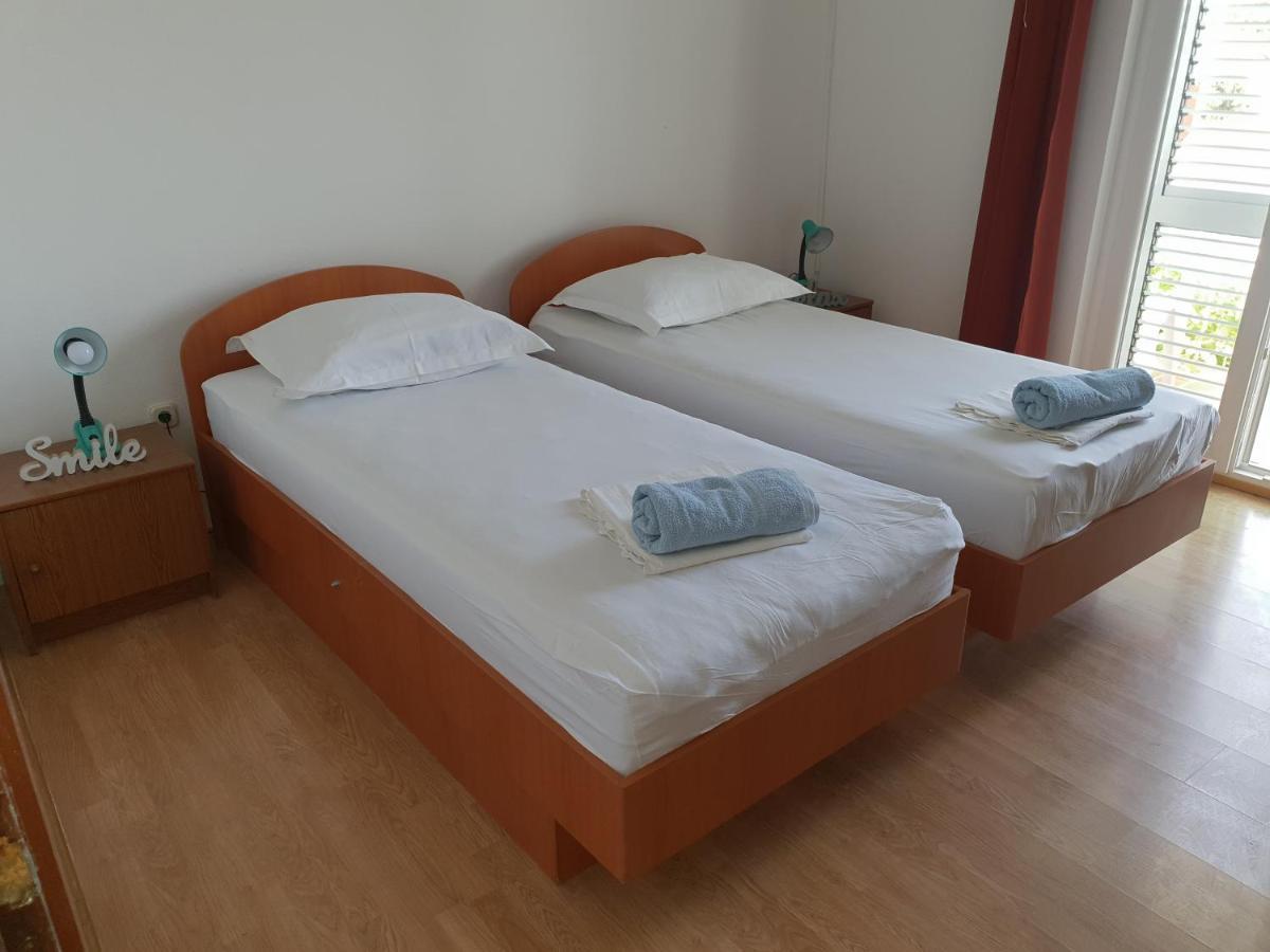 Luka'S Lodge Guesthouse & Hostel Хвар Екстер'єр фото