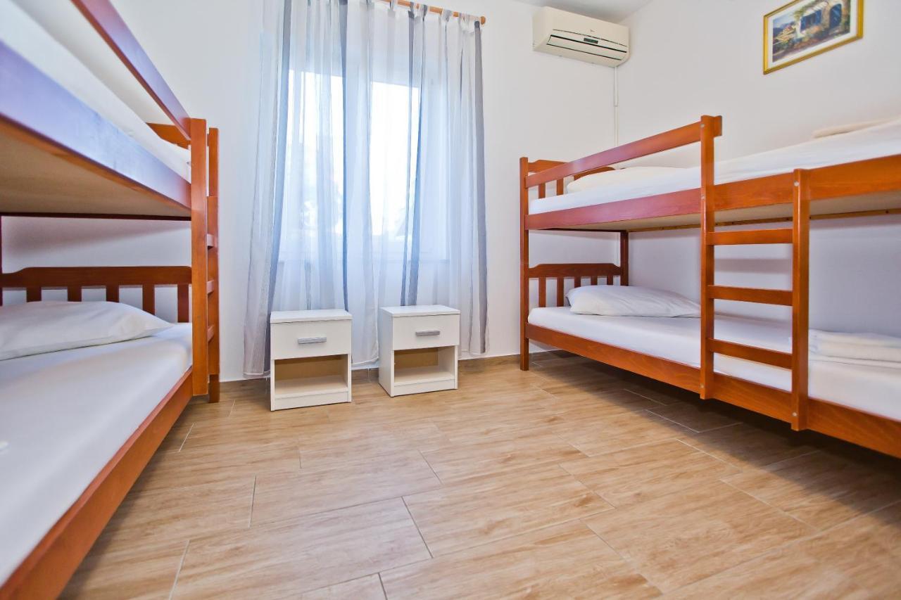 Luka'S Lodge Guesthouse & Hostel Хвар Екстер'єр фото