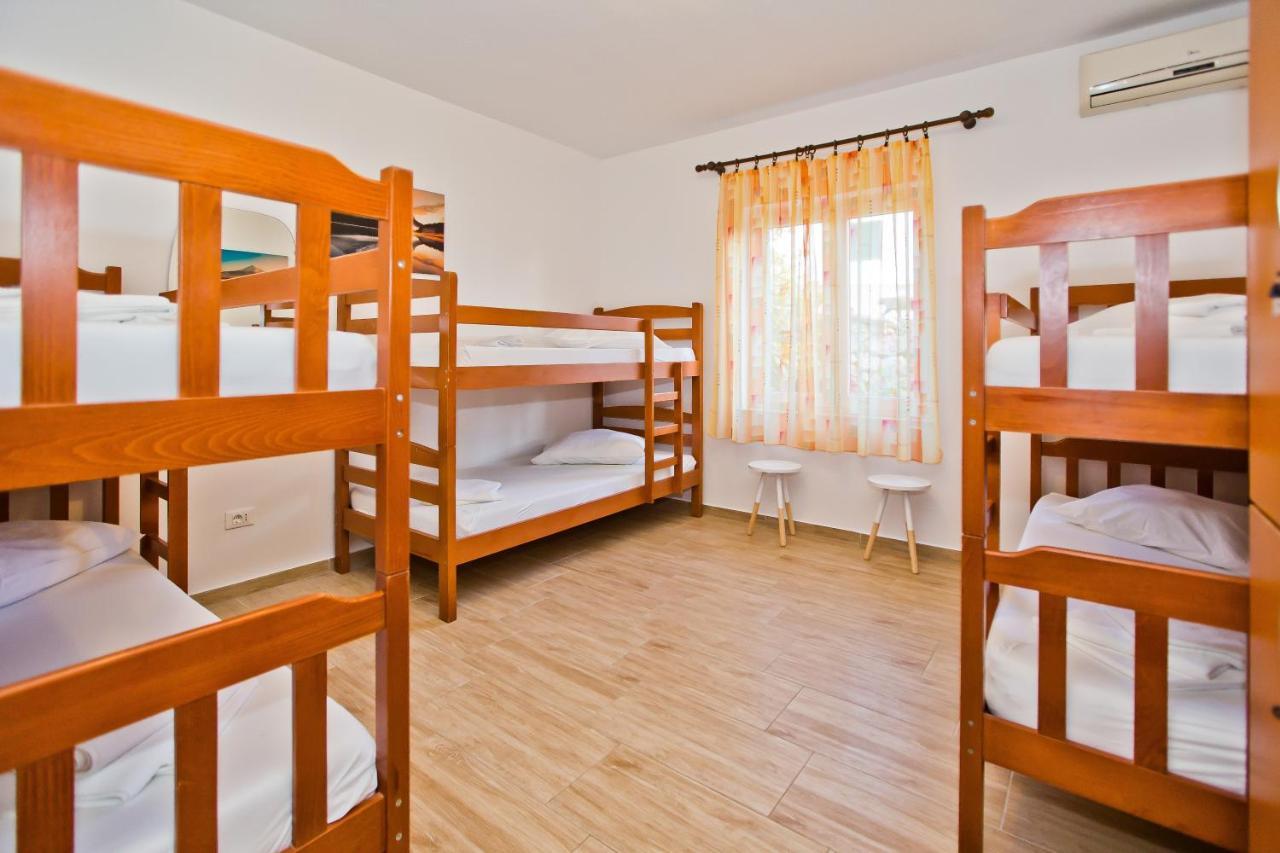 Luka'S Lodge Guesthouse & Hostel Хвар Екстер'єр фото