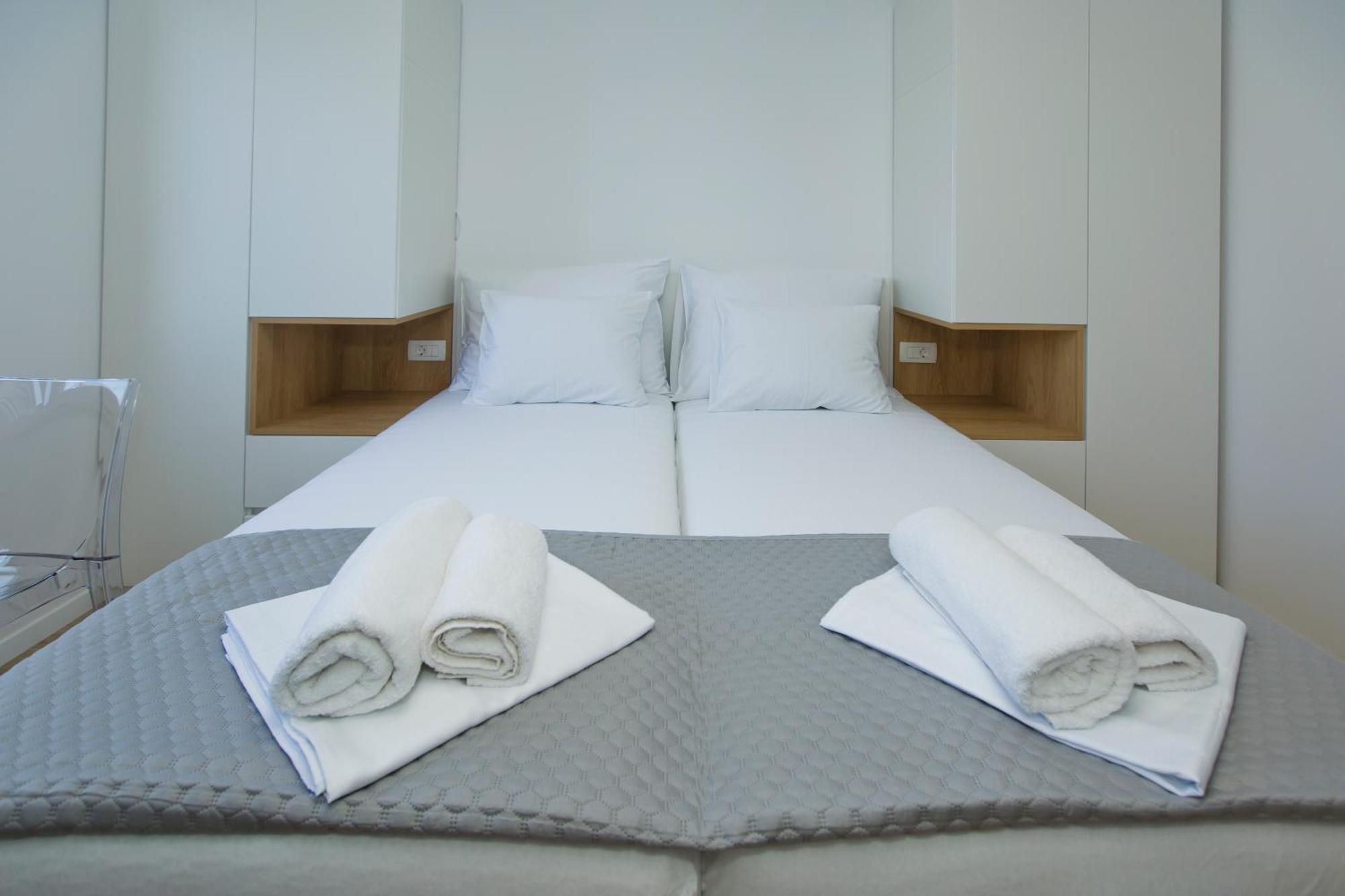 Luka'S Lodge Guesthouse & Hostel Хвар Екстер'єр фото