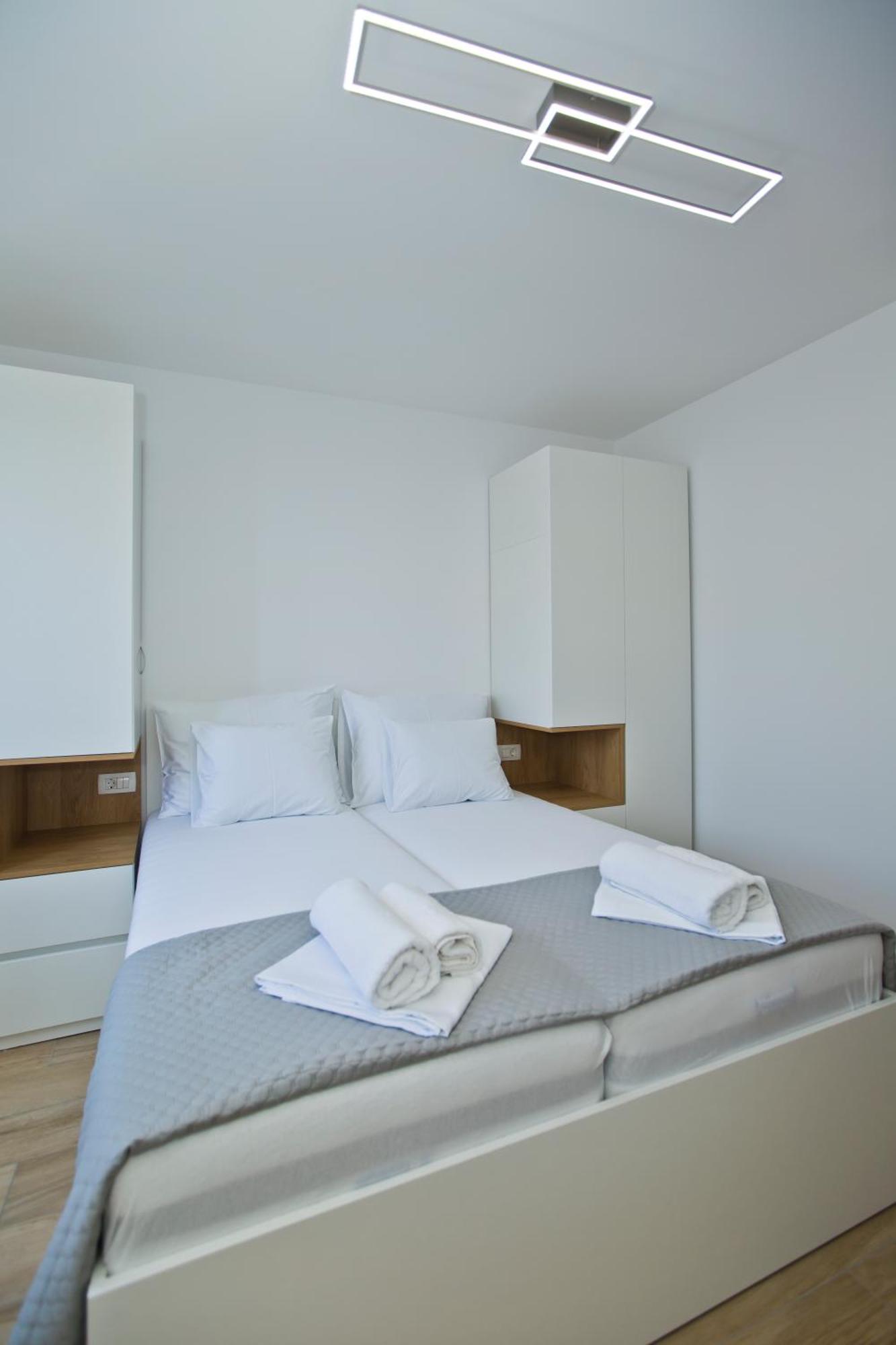 Luka'S Lodge Guesthouse & Hostel Хвар Екстер'єр фото