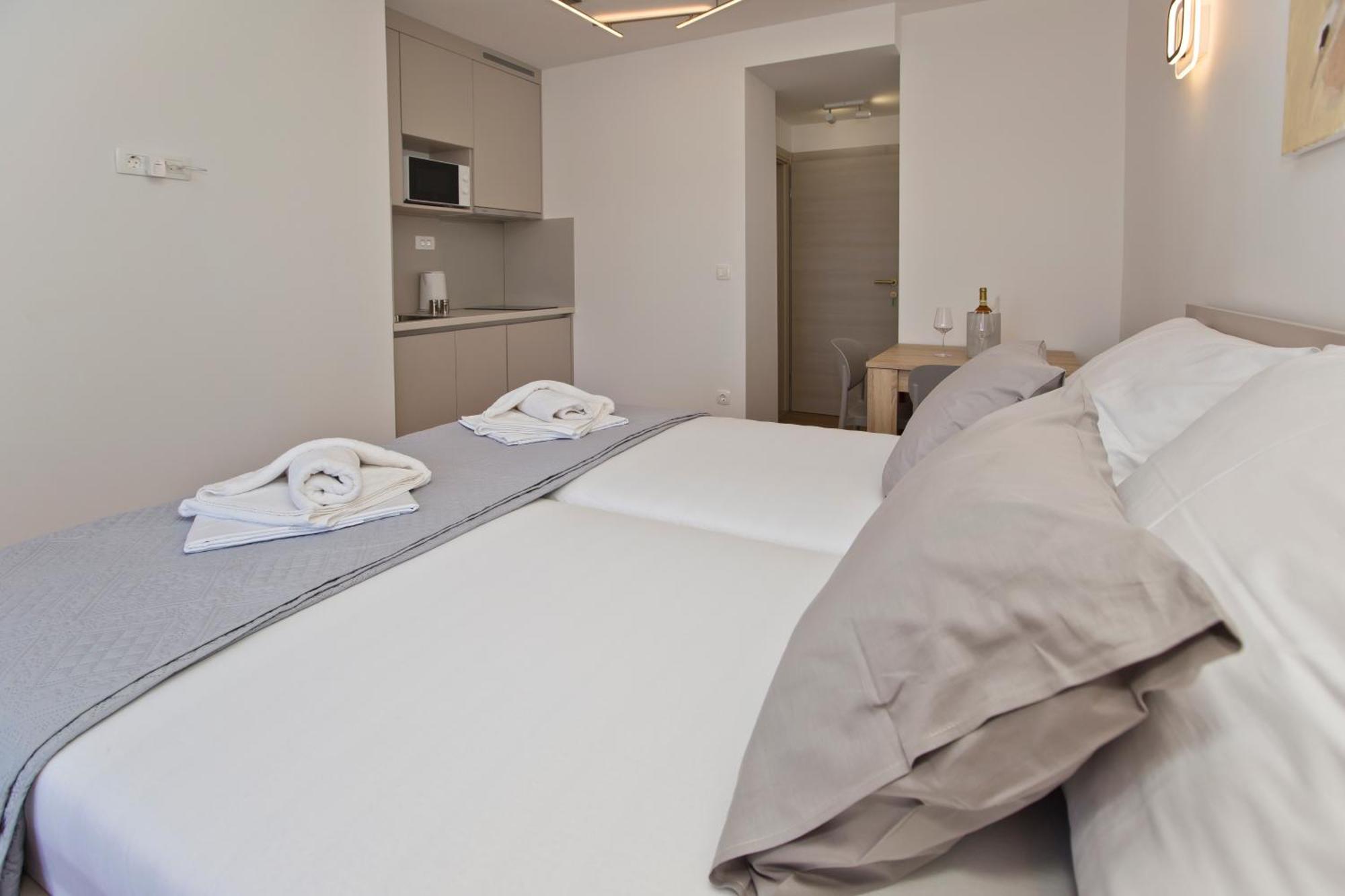 Luka'S Lodge Guesthouse & Hostel Хвар Екстер'єр фото