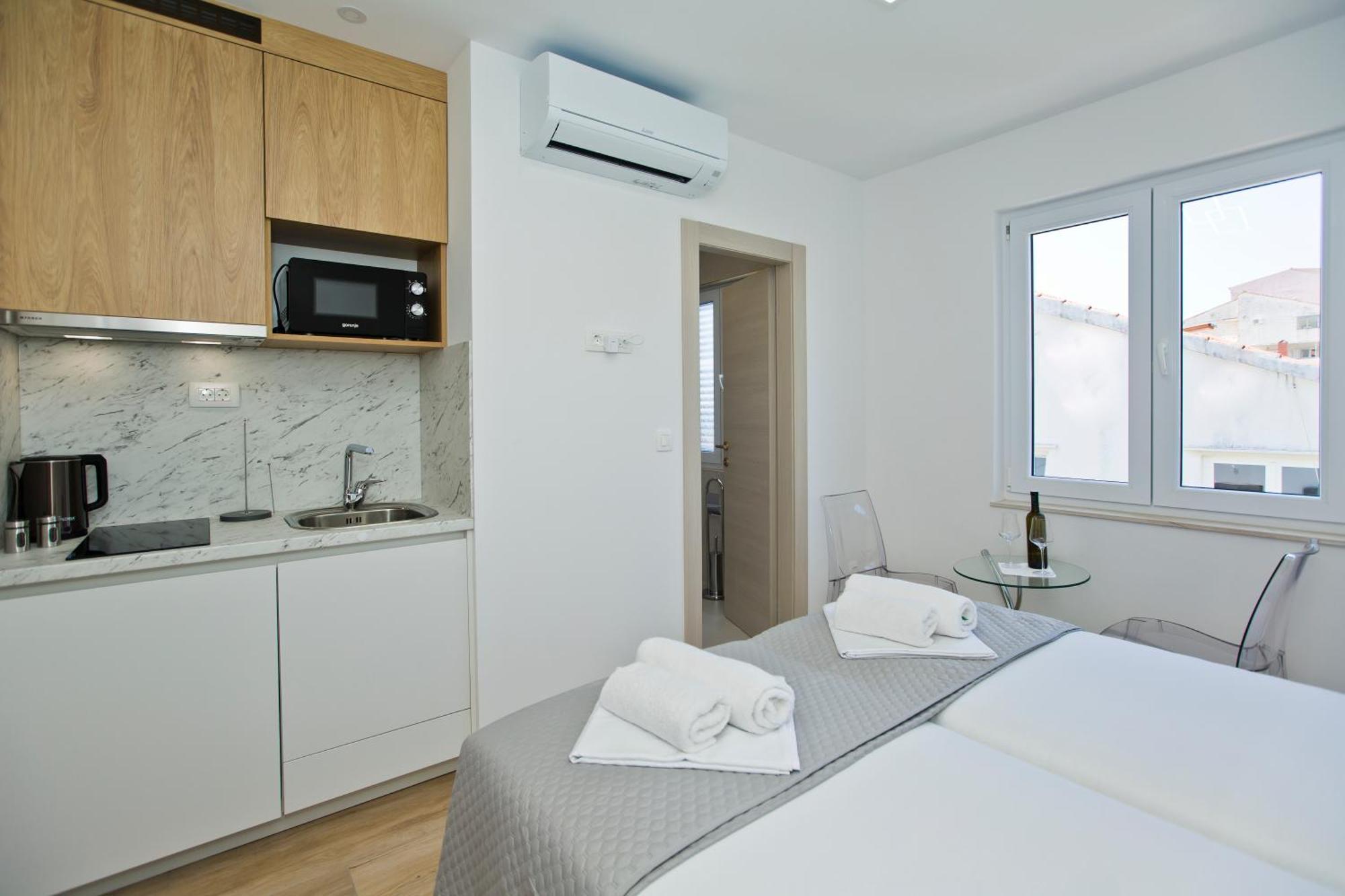 Luka'S Lodge Guesthouse & Hostel Хвар Екстер'єр фото