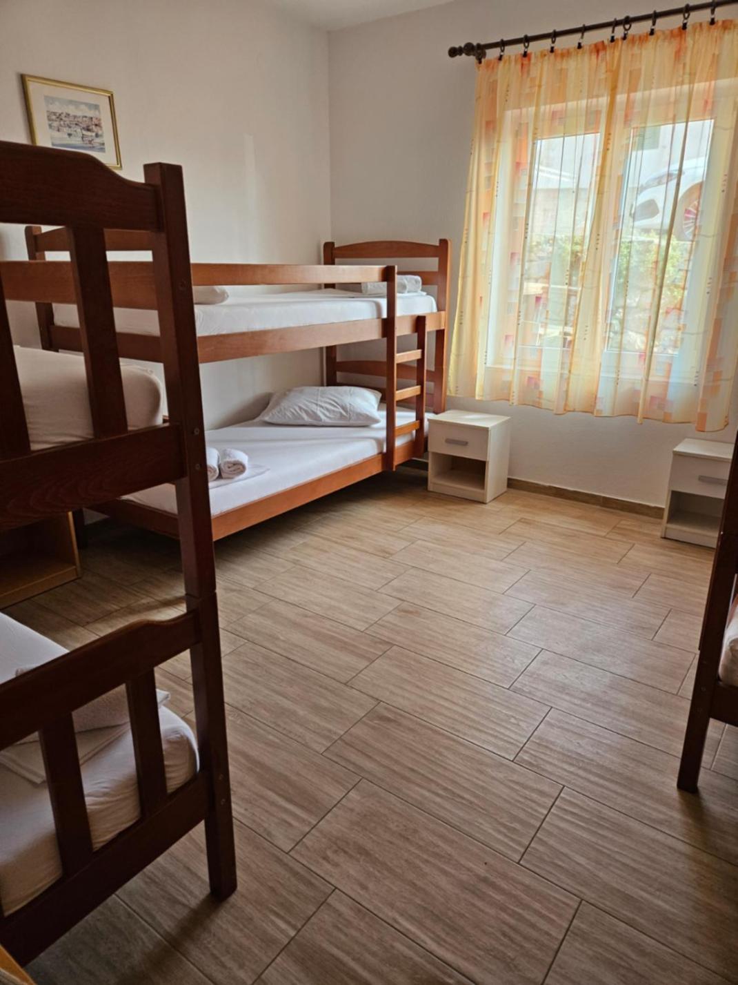Luka'S Lodge Guesthouse & Hostel Хвар Екстер'єр фото