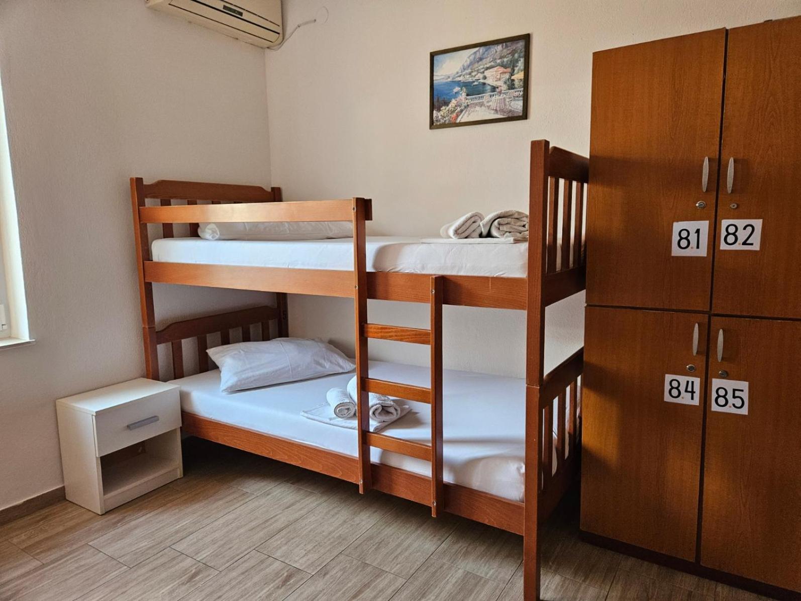 Luka'S Lodge Guesthouse & Hostel Хвар Екстер'єр фото