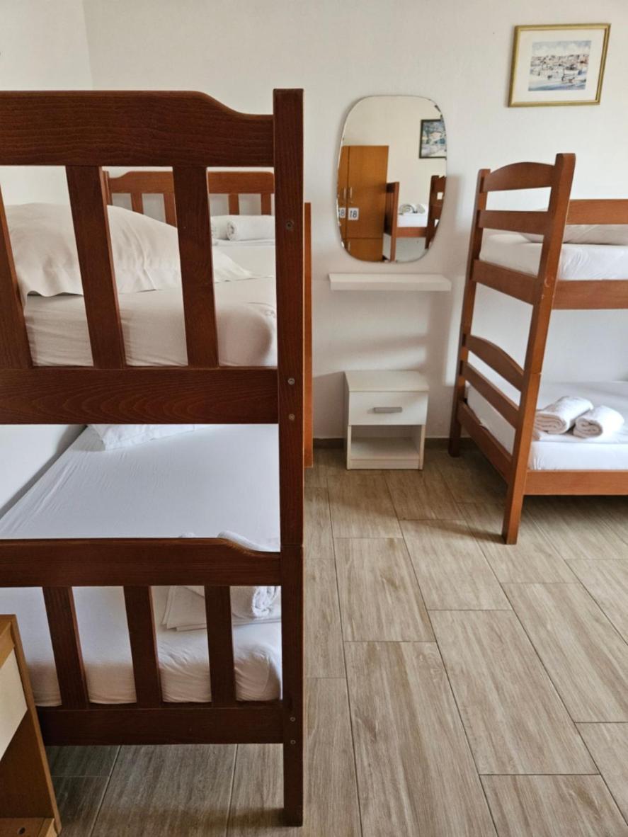 Luka'S Lodge Guesthouse & Hostel Хвар Екстер'єр фото