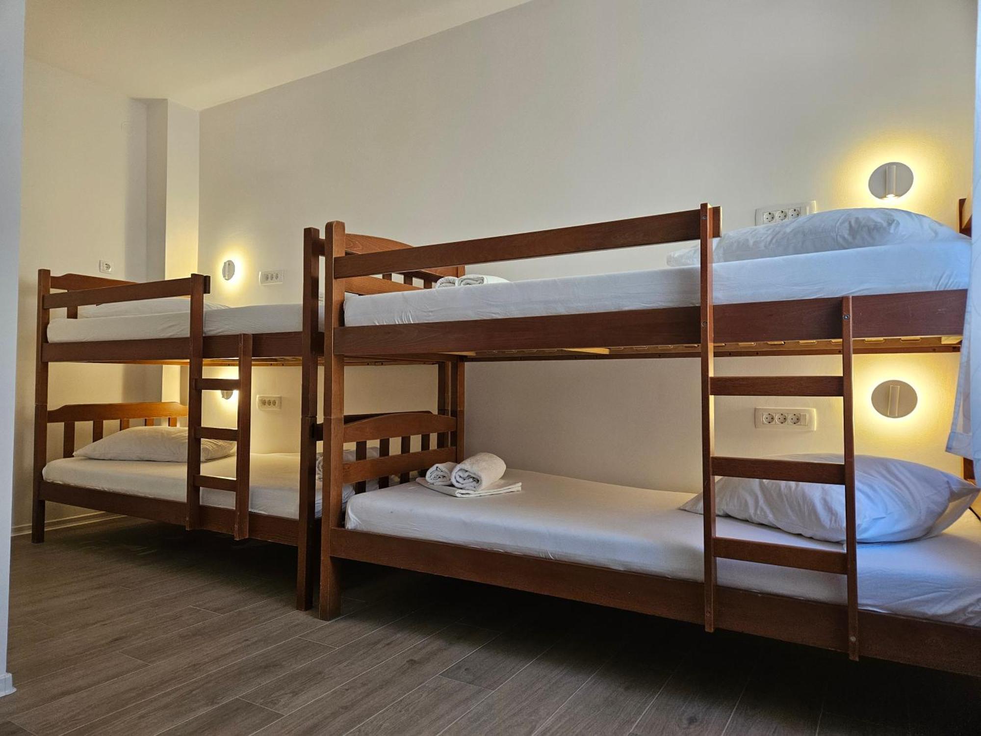 Luka'S Lodge Guesthouse & Hostel Хвар Екстер'єр фото