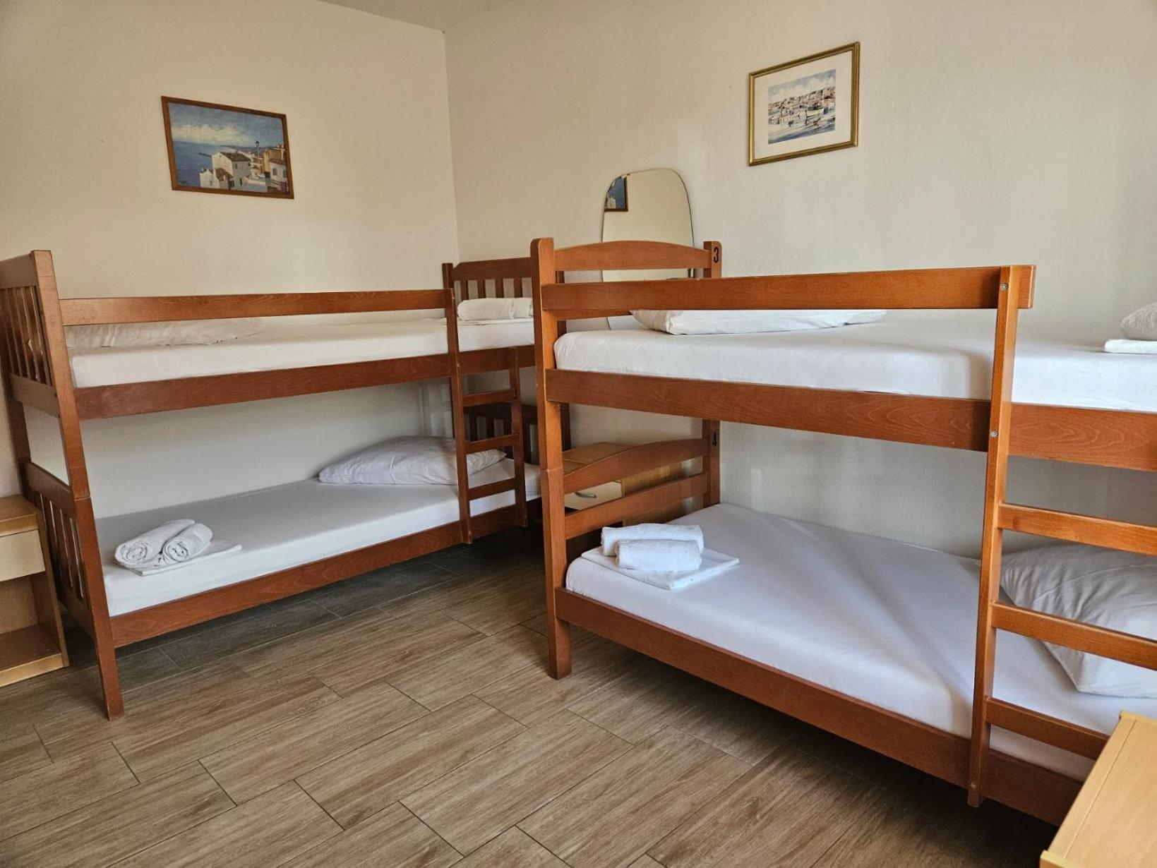 Luka'S Lodge Guesthouse & Hostel Хвар Екстер'єр фото