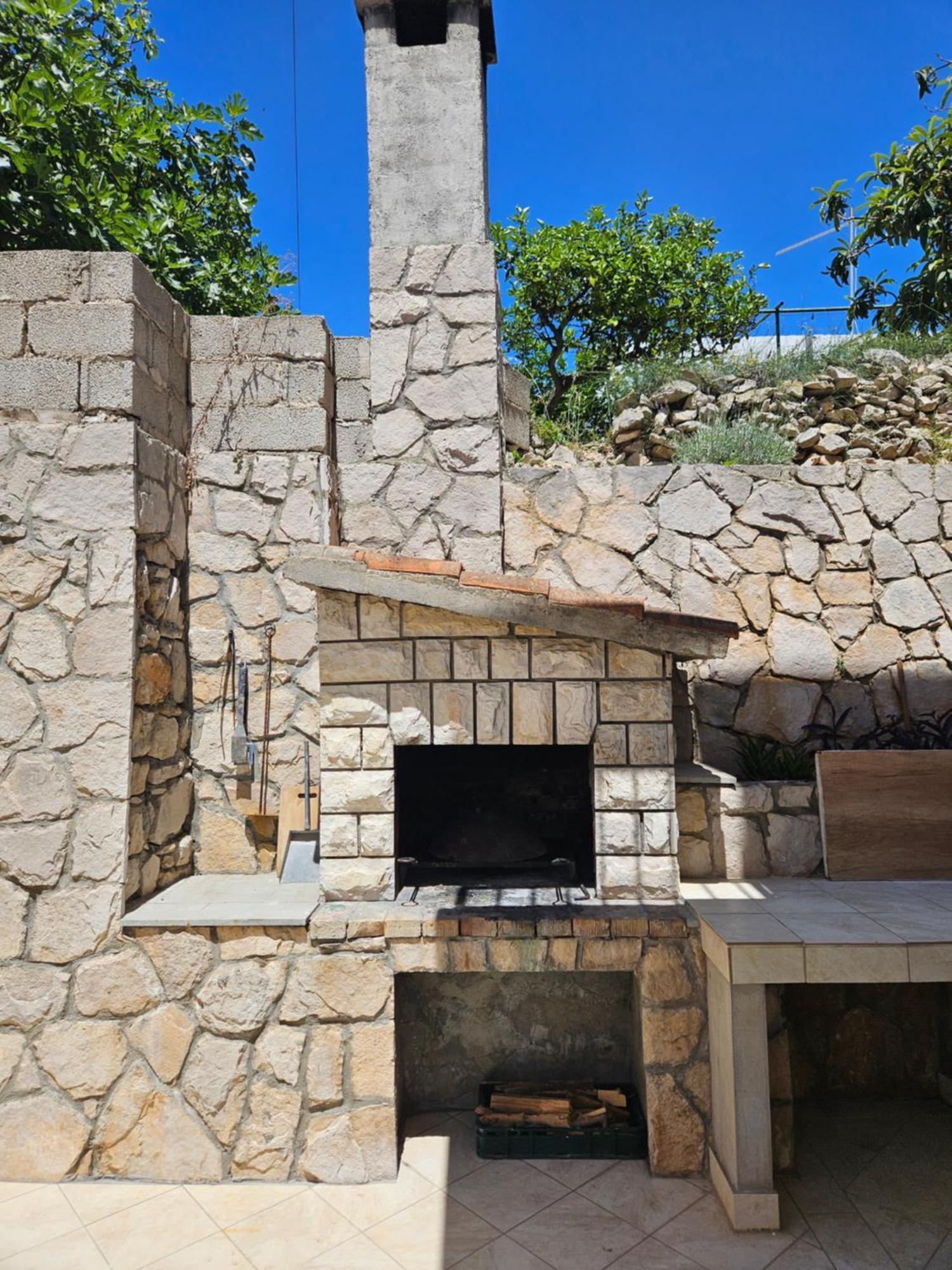 Luka'S Lodge Guesthouse & Hostel Хвар Екстер'єр фото