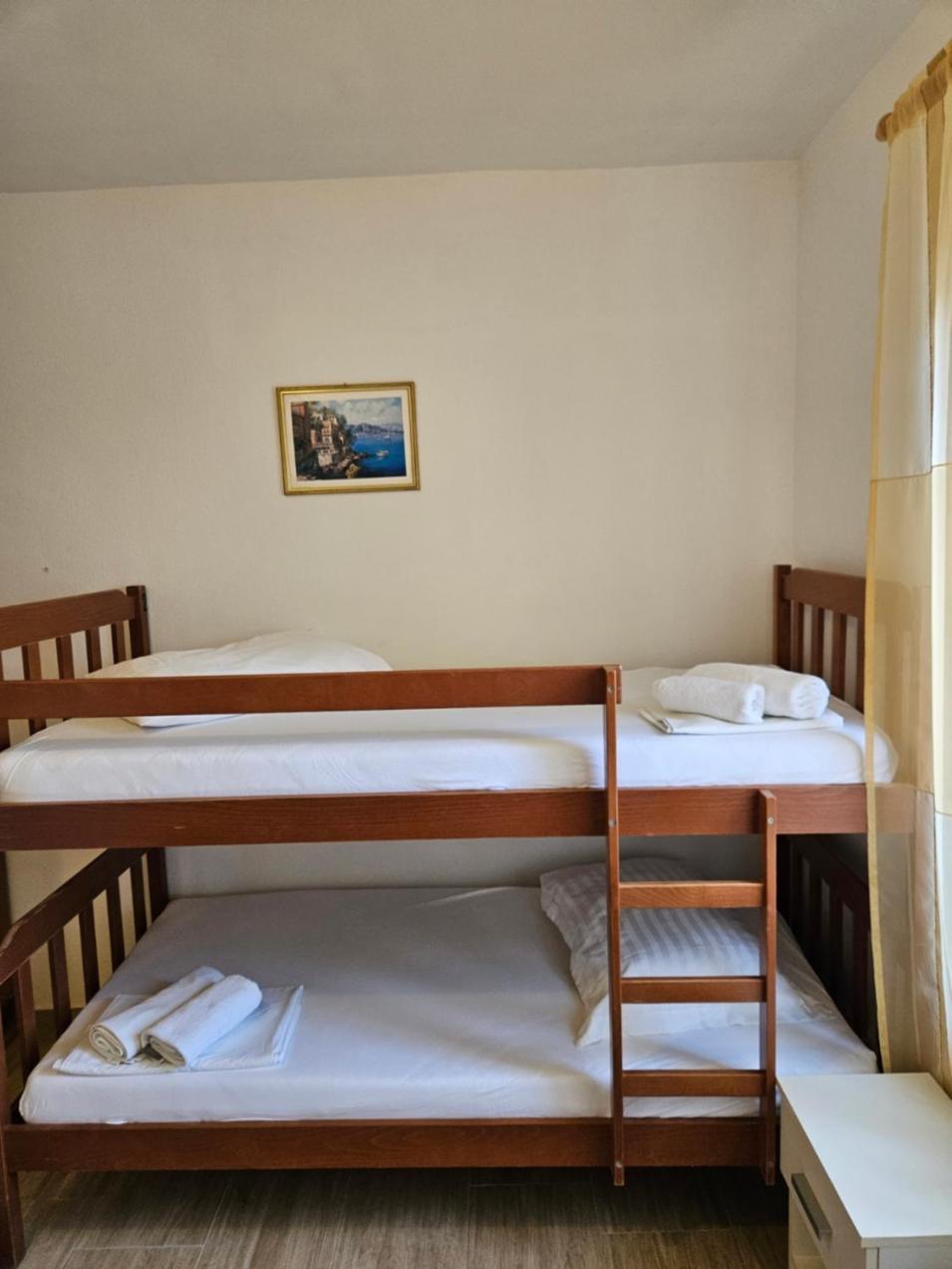 Luka'S Lodge Guesthouse & Hostel Хвар Екстер'єр фото