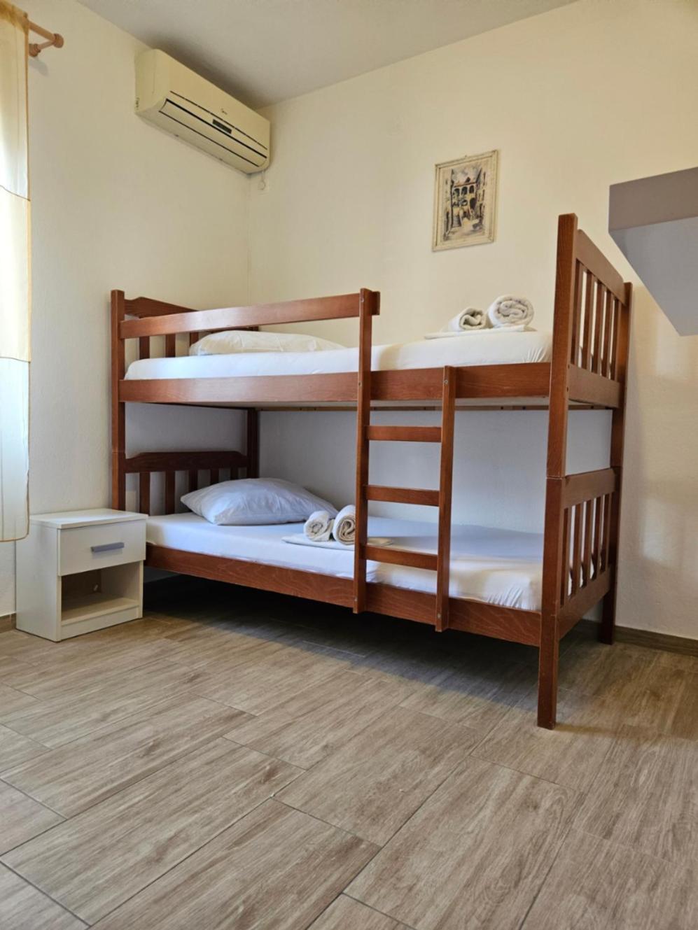 Luka'S Lodge Guesthouse & Hostel Хвар Екстер'єр фото