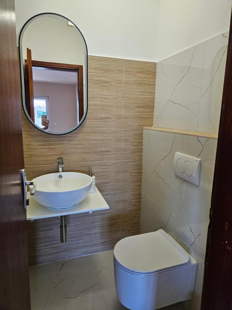 Luka'S Lodge Guesthouse & Hostel Хвар Екстер'єр фото